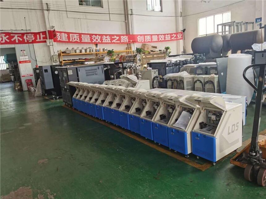 山東油加熱器/油循環(huán)模溫機/水溫度控制機/模具溫度控制機/冷熱一體模溫機